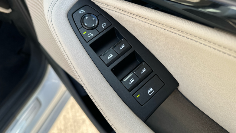 BMW 2 Series 220i MHT Luxury 5dr DCT [Tech Plus Pack] Petrol Hatchback